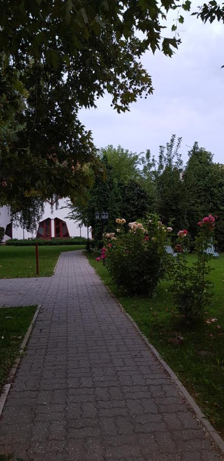 Hotel Grantek Ueduelohaz Balatonlelle Zewnętrze zdjęcie